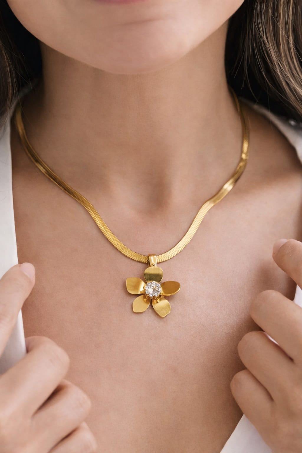 Golden Daisy Crystal Pendant Necklace