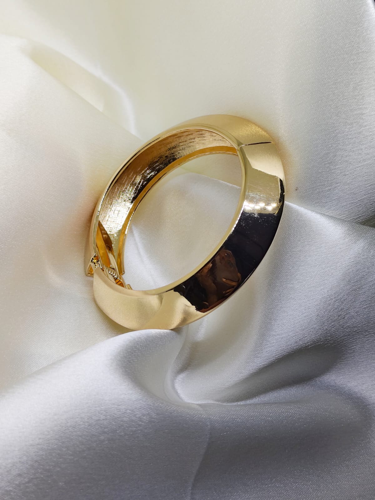 Classic Luxe Gold Statement Bangle for Women | Minimal Designer Bracelet | Isha Elite